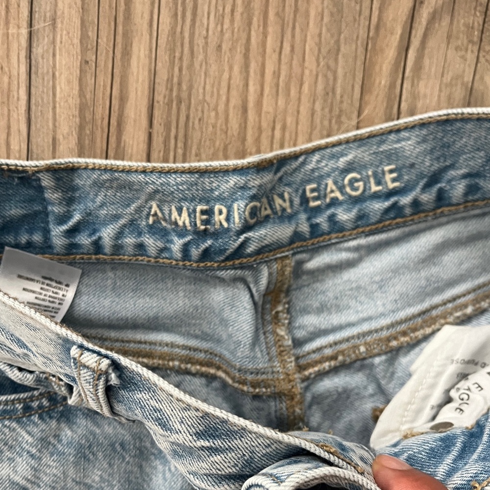 American eagle high waisted blue jeans with rips on the knees
